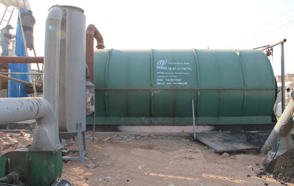 Waste plastic recycling to fuel oil plant