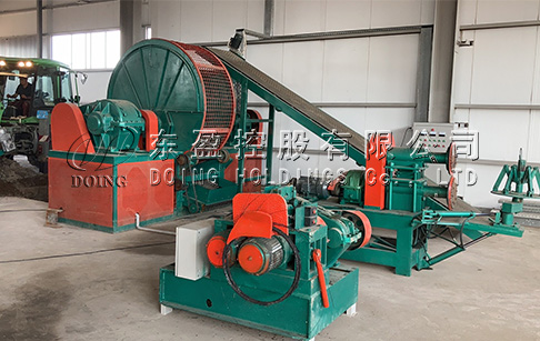 Carbon black briquette machine