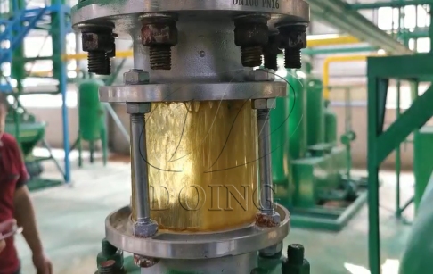 Which new technologies are helping improve waste pyrolysis oil systems?