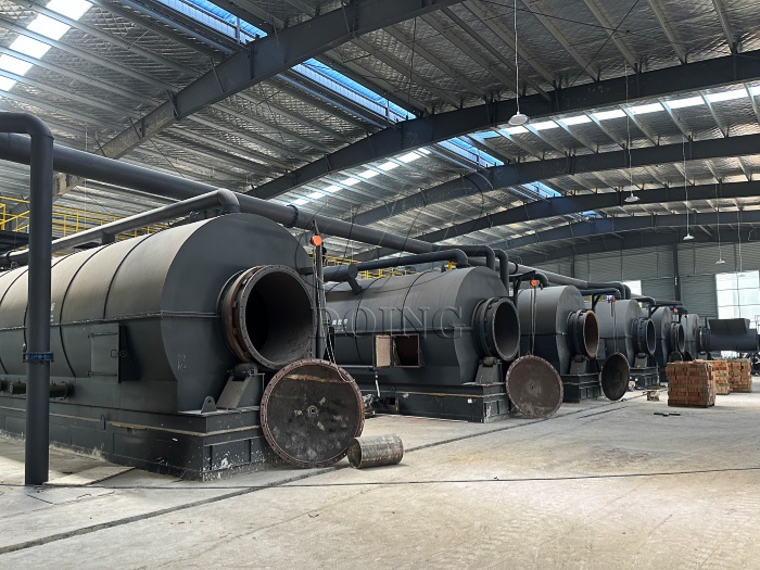 Coke and wax buildup control in pyrolysis