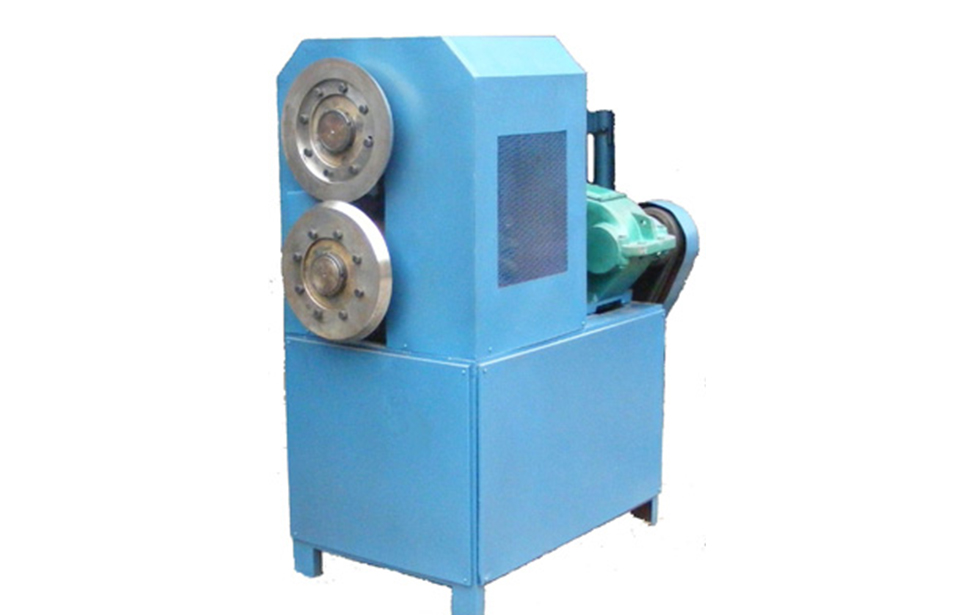 Rubber strip cutting machine