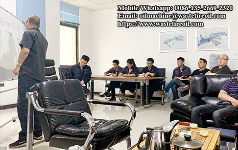 Factory director share the machine manufacturing technology in technical seminar