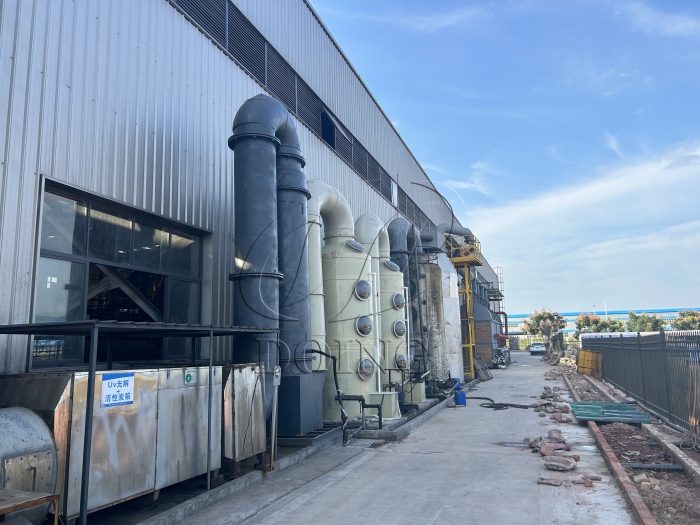 Automatic pyrolysis plant for waste tyre management recycling