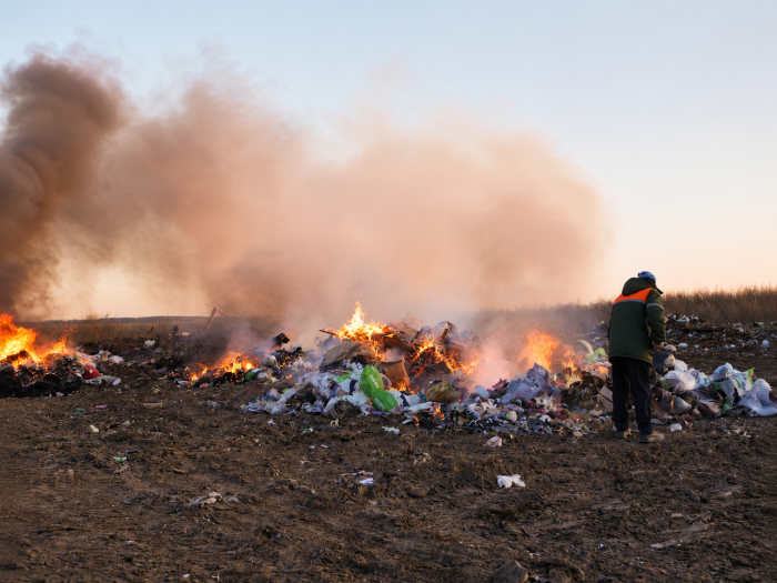 plastic waste buring impacts